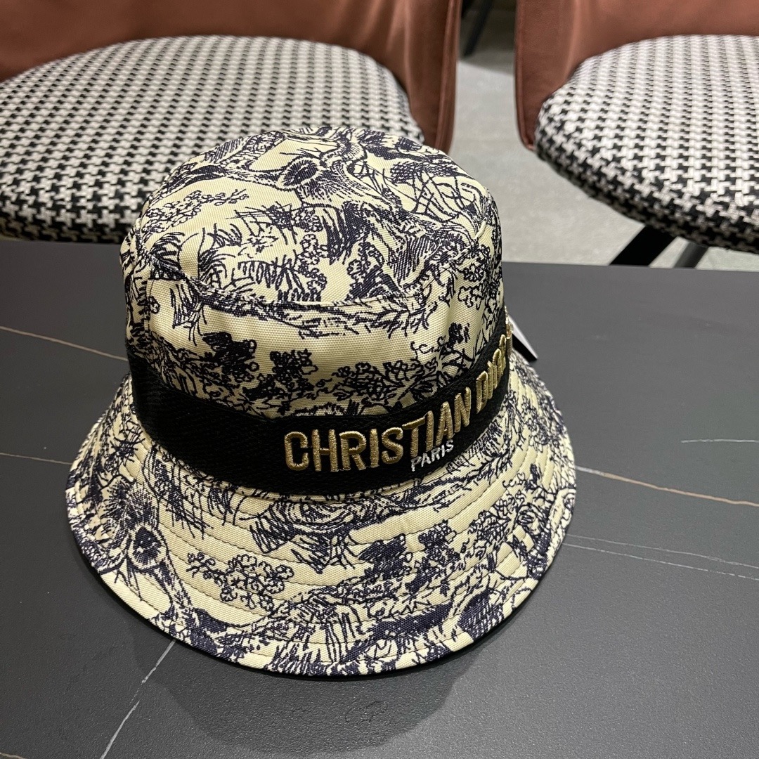 👒迪奥Dior👒 😍官网最新满印迪奥logo渔夫帽，防晒指数超高，有型不软塌，可随意折叠，携带方便🤗