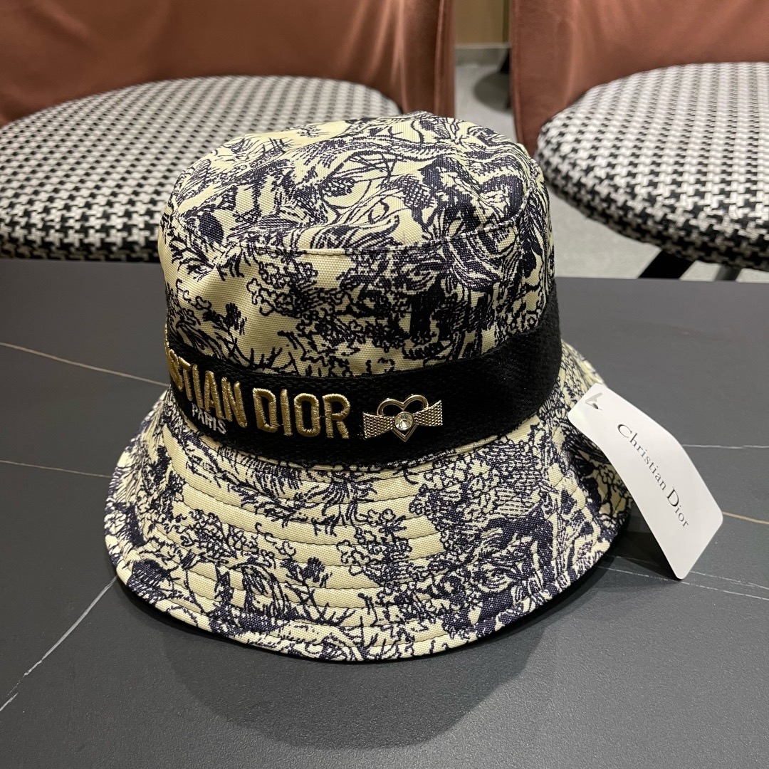 👒迪奥Dior👒 😍官网最新满印迪奥logo渔夫帽，防晒指数超高，有型不软塌，可随意折叠，携带方便🤗