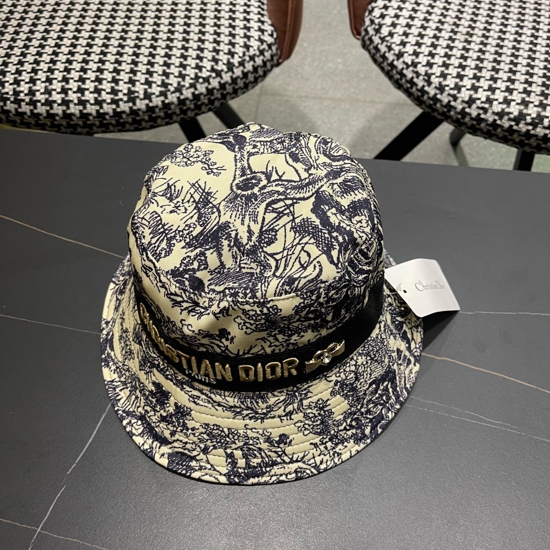 👒迪奥Dior👒 😍官网最新满印迪奥logo渔夫帽，防晒指数超高，有型不软塌，可随意折叠，携带方便🤗