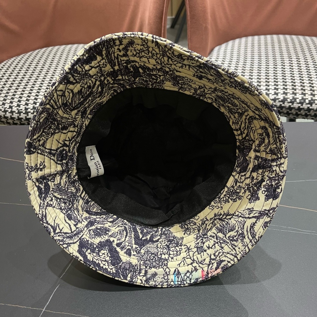 👒迪奥Dior👒 😍官网最新满印迪奥logo渔夫帽，防晒指数超高，有型不软塌，可随意折叠，携带方便🤗