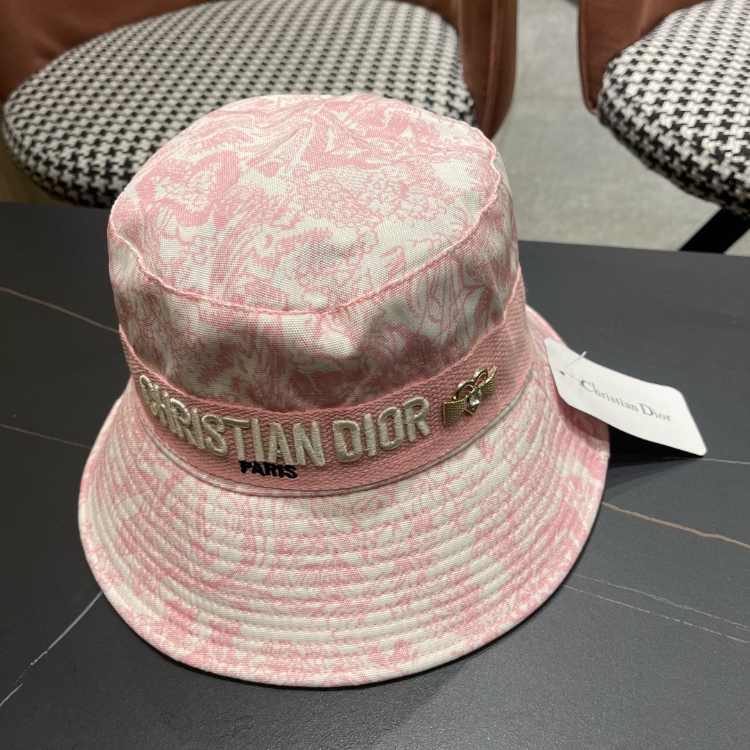 👒迪奥Dior👒 😍官网最新满印迪奥logo渔夫帽，防晒指数超高，有型不软塌，可随意折叠，携带方便🤗