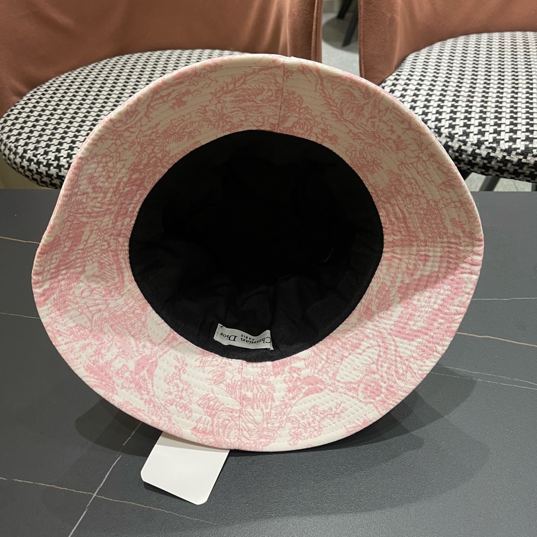 👒迪奥Dior👒 😍官网最新满印迪奥logo渔夫帽，防晒指数超高，有型不软塌，可随意折叠，携带方便🤗