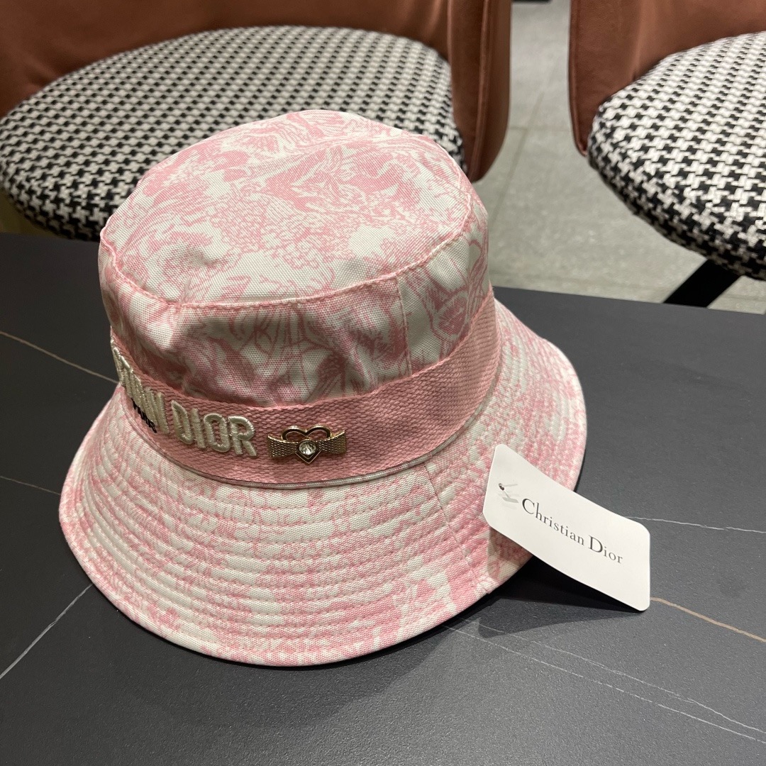 👒迪奥Dior👒 😍官网最新满印迪奥logo渔夫帽，防晒指数超高，有型不软塌，可随意折叠，携带方便🤗