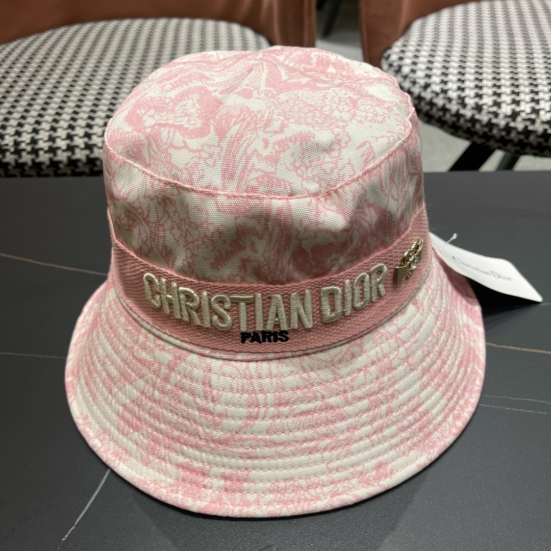 👒迪奥Dior👒 😍官网最新满印迪奥logo渔夫帽，防晒指数超高，有型不软塌，可随意折叠，携带方便🤗