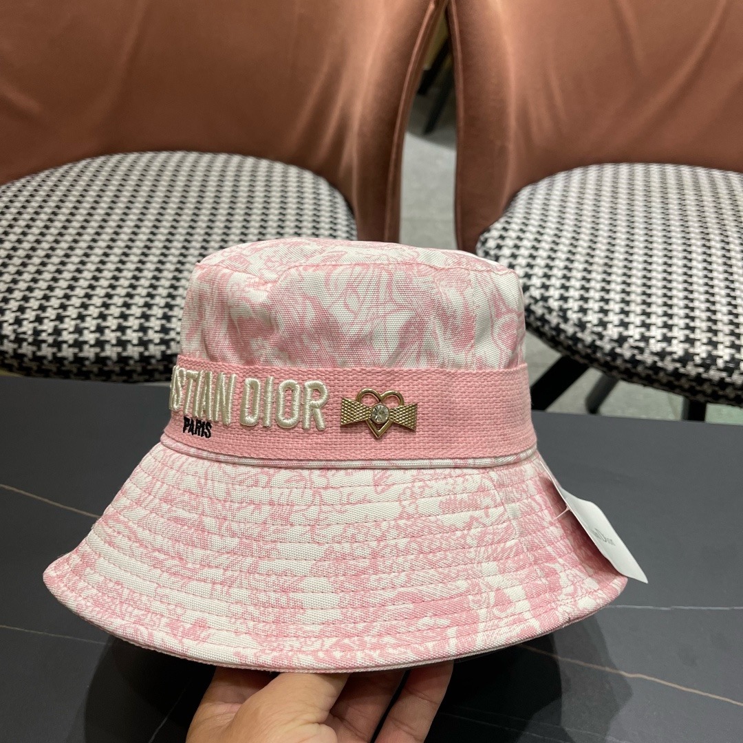 👒迪奥Dior👒 😍官网最新满印迪奥logo渔夫帽，防晒指数超高，有型不软塌，可随意折叠，携带方便🤗