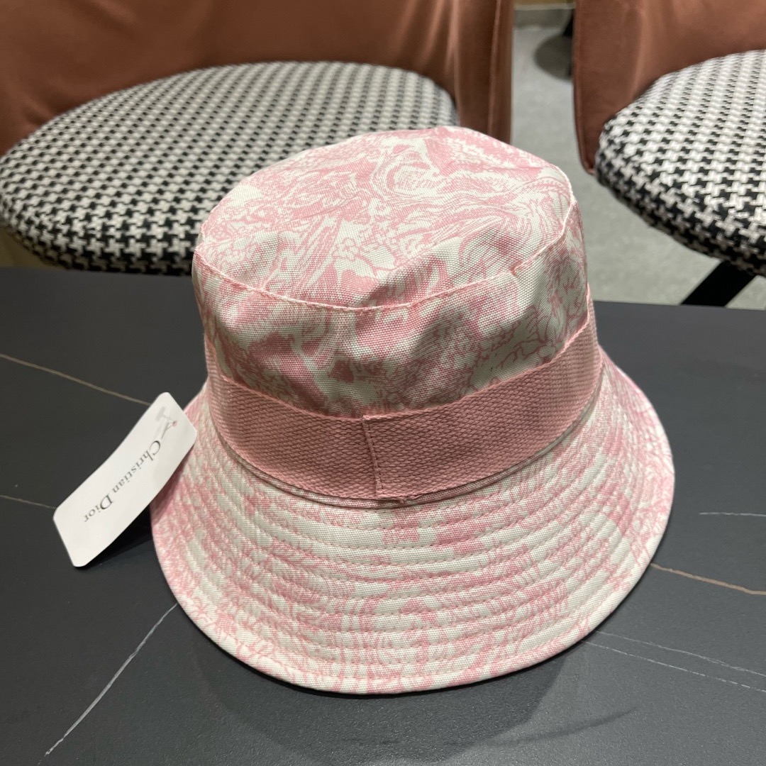 👒迪奥Dior👒 😍官网最新满印迪奥logo渔夫帽，防晒指数超高，有型不软塌，可随意折叠，携带方便🤗