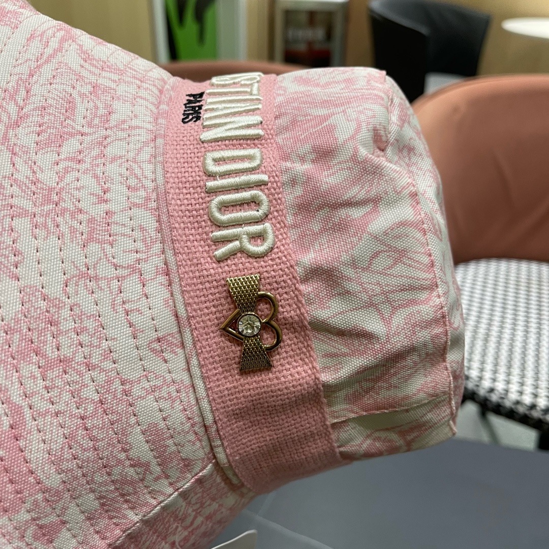 👒迪奥Dior👒 😍官网最新满印迪奥logo渔夫帽，防晒指数超高，有型不软塌，可随意折叠，携带方便🤗