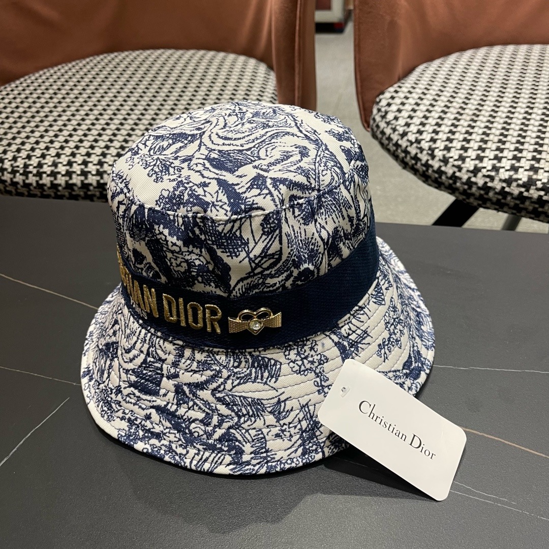 👒迪奥Dior👒 😍官网最新满印迪奥logo渔夫帽，防晒指数超高，有型不软塌，可随意折叠，携带方便🤗