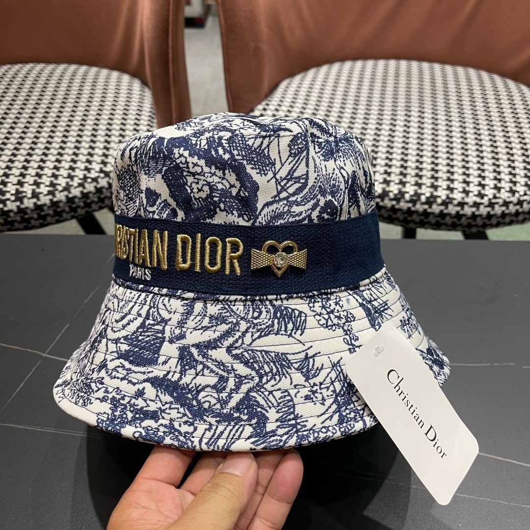 👒迪奥Dior👒 😍官网最新满印迪奥logo渔夫帽，防晒指数超高，有型不软塌，可随意折叠，携带方便🤗