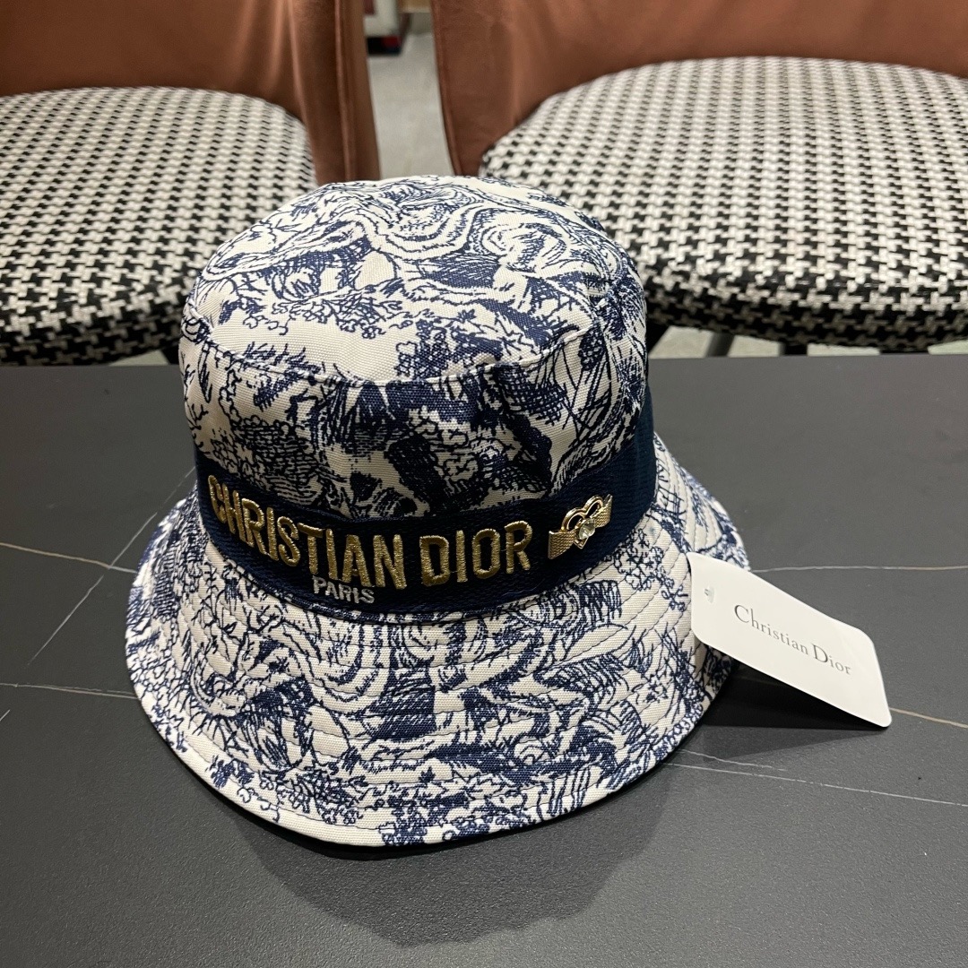 👒迪奥Dior👒 😍官网最新满印迪奥logo渔夫帽，防晒指数超高，有型不软塌，可随意折叠，携带方便🤗