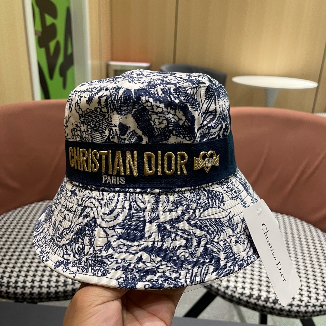 👒迪奥Dior👒 😍官网最新满印迪奥logo渔夫帽，防晒指数超高，有型不软塌，可随意折叠，携带方便🤗