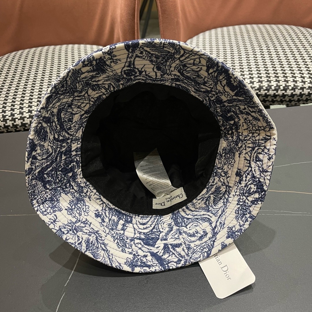 👒迪奥Dior👒 😍官网最新满印迪奥logo渔夫帽，防晒指数超高，有型不软塌，可随意折叠，携带方便🤗