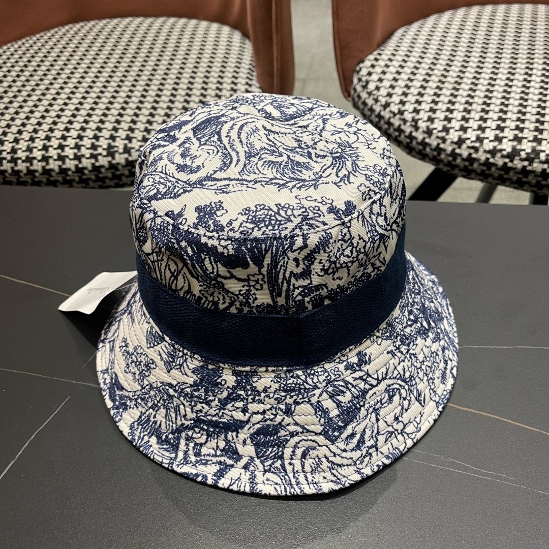 👒迪奥Dior👒 😍官网最新满印迪奥logo渔夫帽，防晒指数超高，有型不软塌，可随意折叠，携带方便🤗