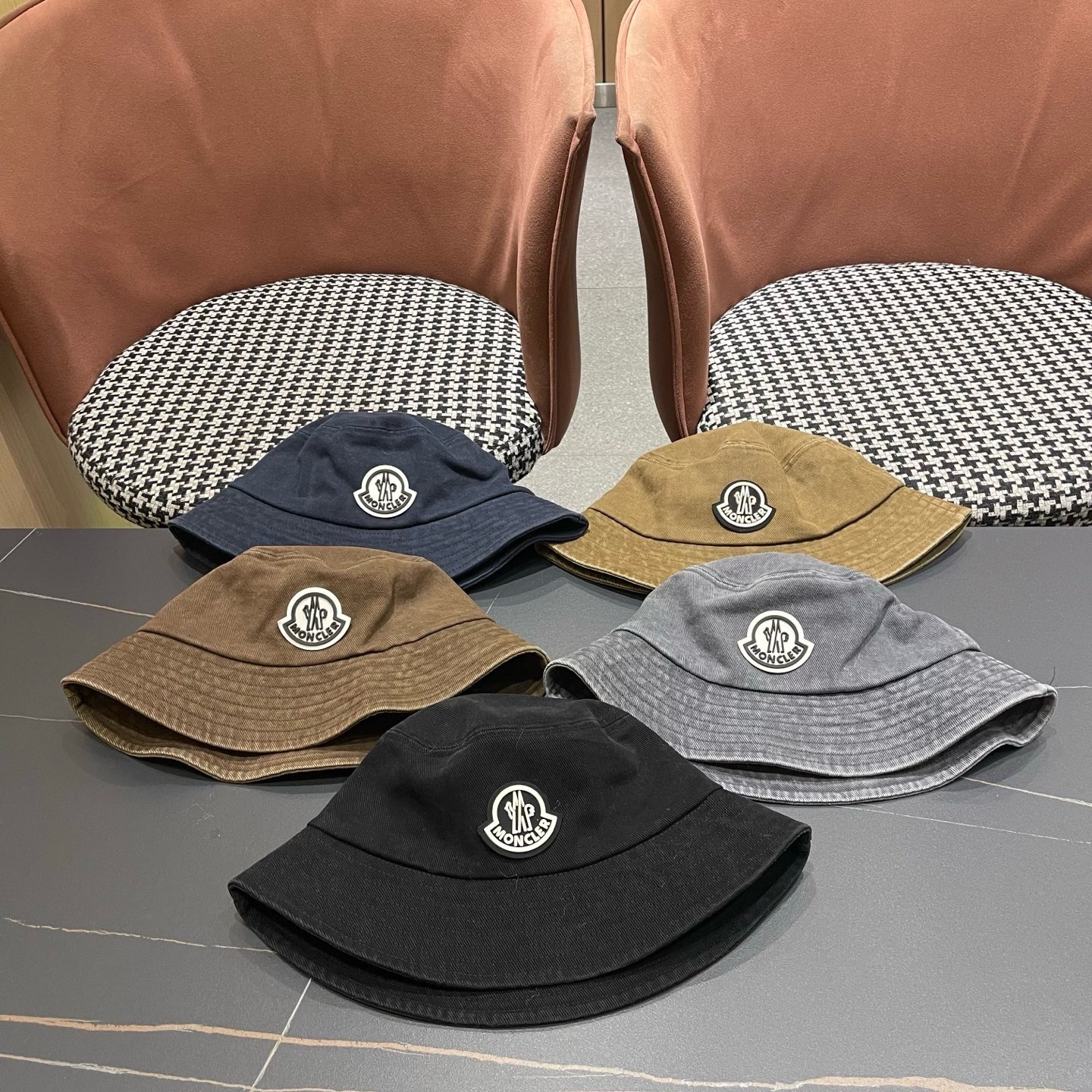 Moncler蒙口做旧复古洗水新款秋款渔夫帽，经典流行款，质量超赞，