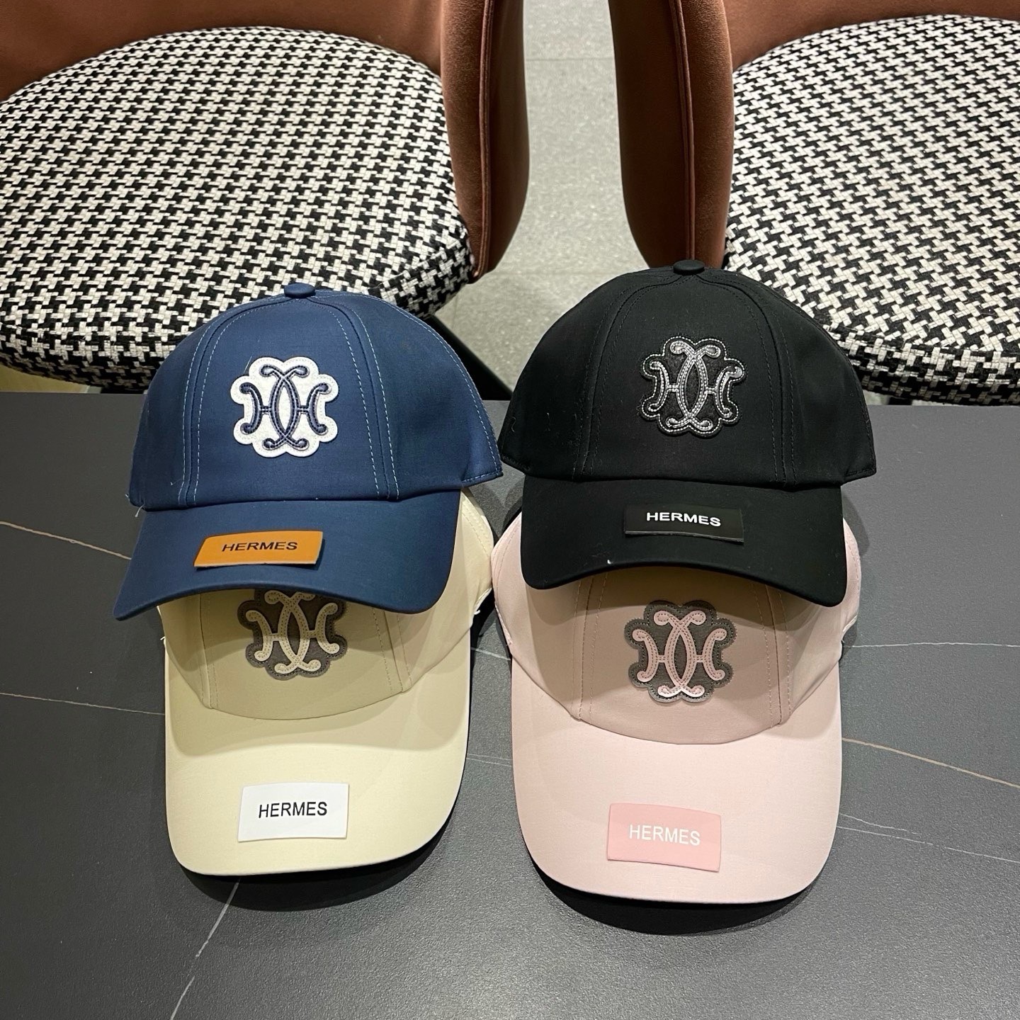 HERMÈS (爱马仕)原单棒球帽，正品开模订制，原版透气帆布面料原厂精钢调节扣，做工细致，时尚帅气质量