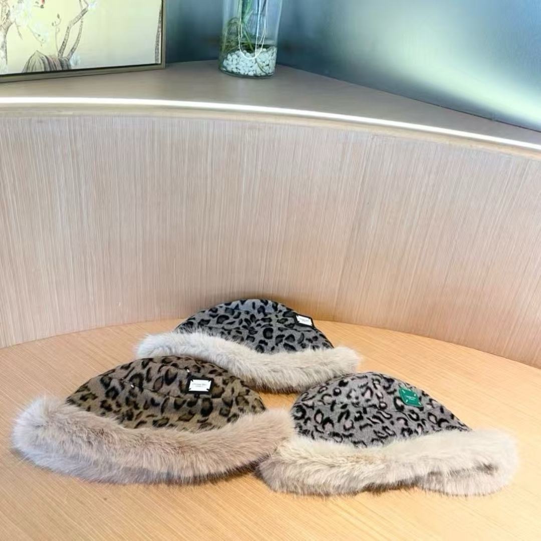 迪奥DIOR 帽子女秋冬不规则豹纹保暖护耳显脸小水桶帽韩版百搭加厚毛绒渔夫帽潮
