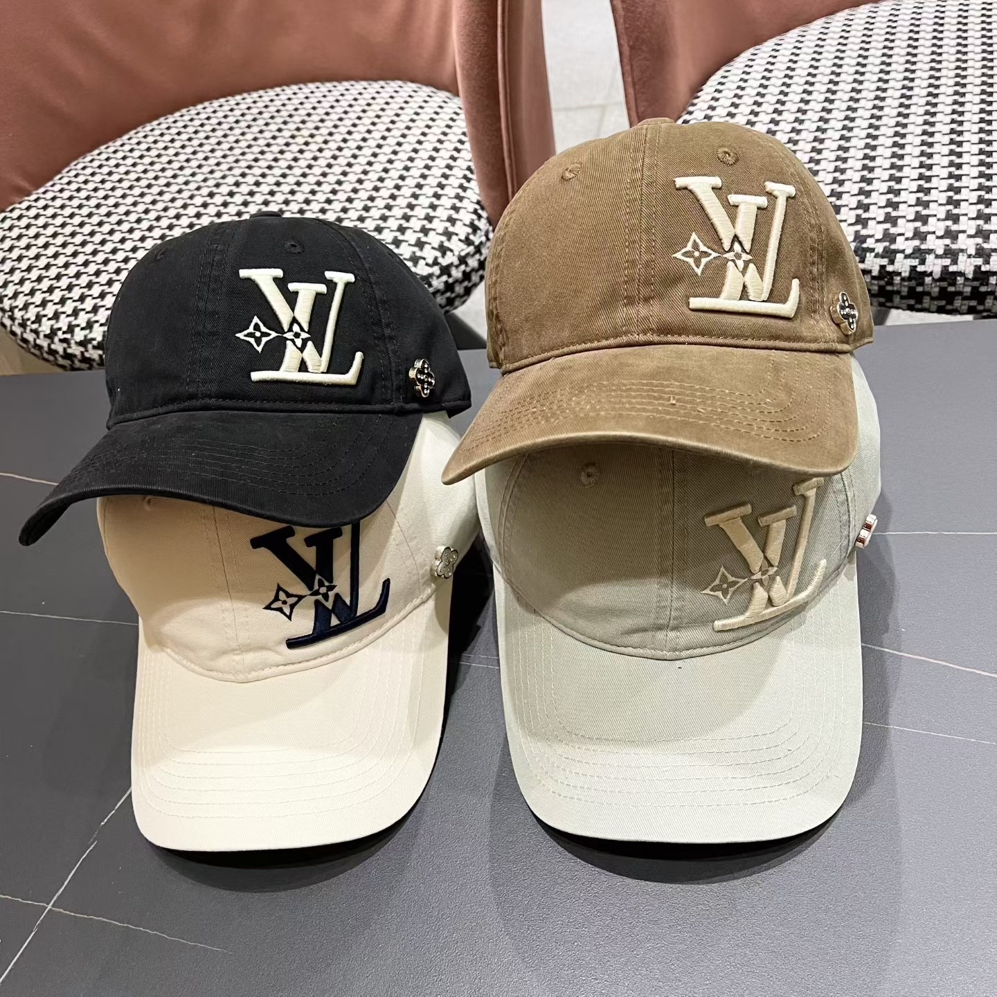 LV路易威登🧢 2026新款出货，刺绣字母棒球帽，非常经典的经典，流行的复古美，四季可用，出门必备