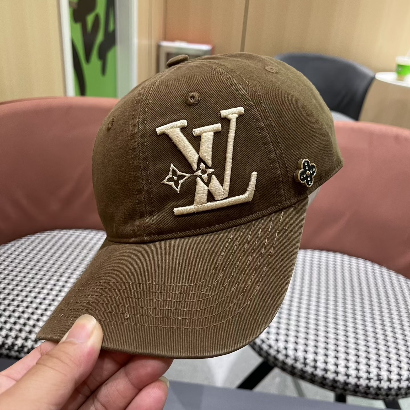LV路易威登🧢 2026新款出货，刺绣字母棒球帽，非常经典的经典，流行的复古美，四季可用，出门必备