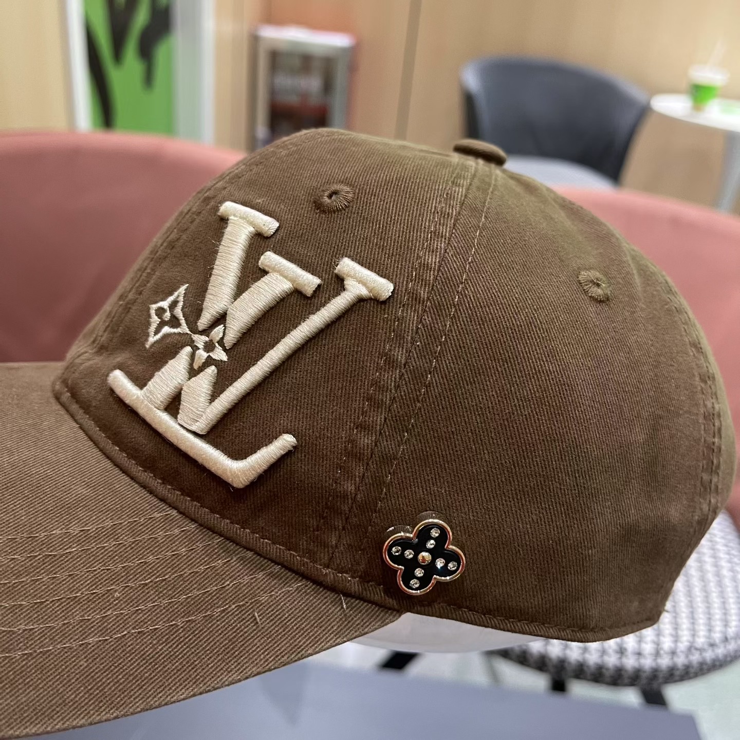LV路易威登🧢 2026新款出货，刺绣字母棒球帽，非常经典的经典，流行的复古美，四季可用，出门必备