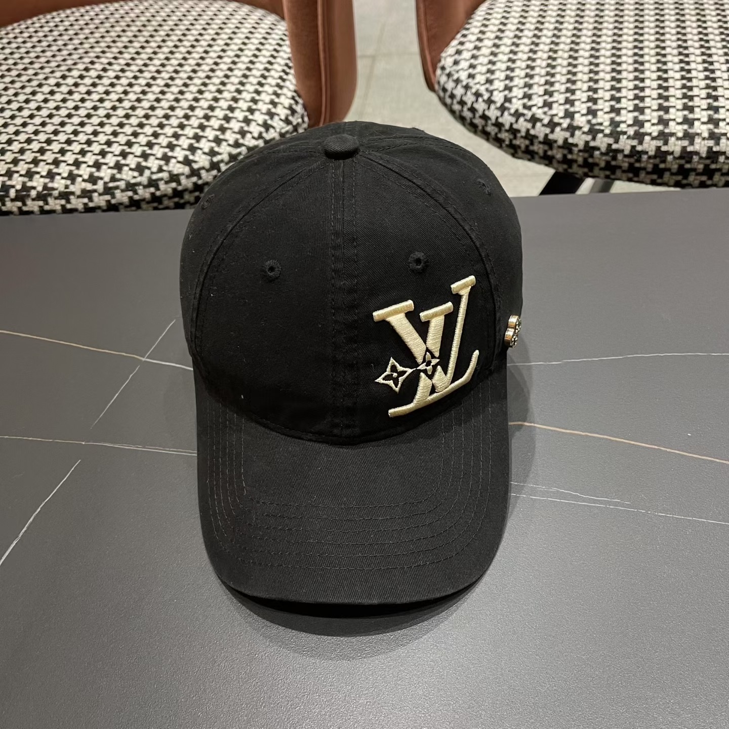 LV路易威登🧢 2026新款出货，刺绣字母棒球帽，非常经典的经典，流行的复古美，四季可用，出门必备