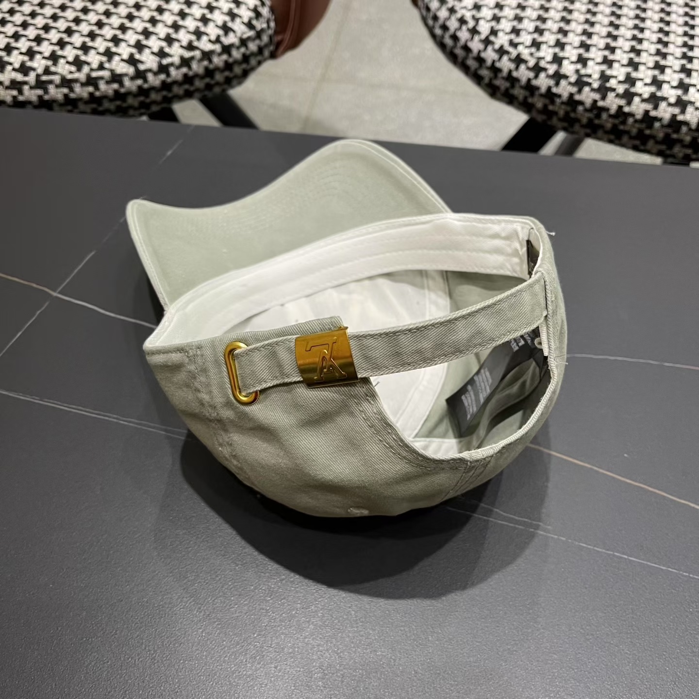 LV路易威登🧢 2026新款出货，刺绣字母棒球帽，非常经典的经典，流行的复古美，四季可用，出门必备