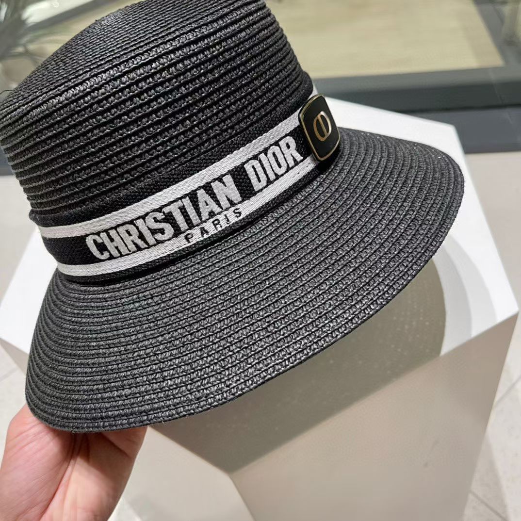 【DIOR迪奥】新款水桶草编遮阳草帽盆帽🤩沙滩风，简约大方，百搭单品～出街首选，新款帽型超美腻，新品上架