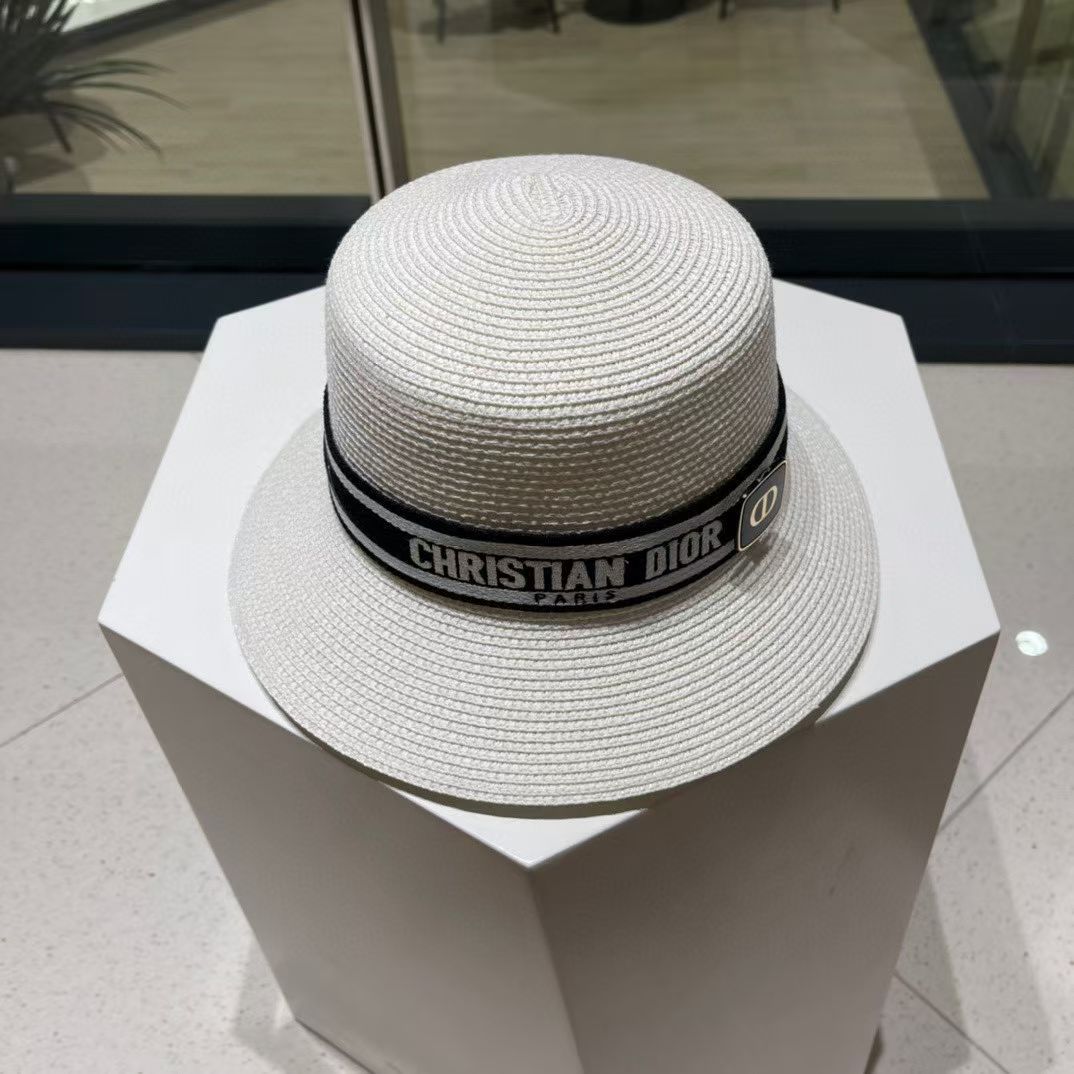 【DIOR迪奥】新款水桶草编遮阳草帽盆帽🤩沙滩风，简约大方，百搭单品～出街首选，新款帽型超美腻，新品上架