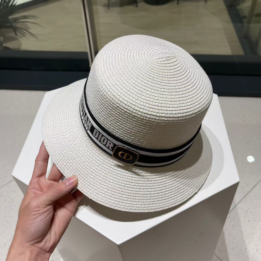 【DIOR迪奥】新款水桶草编遮阳草帽盆帽🤩沙滩风，简约大方，百搭单品～出街首选，新款帽型超美腻，新品上架