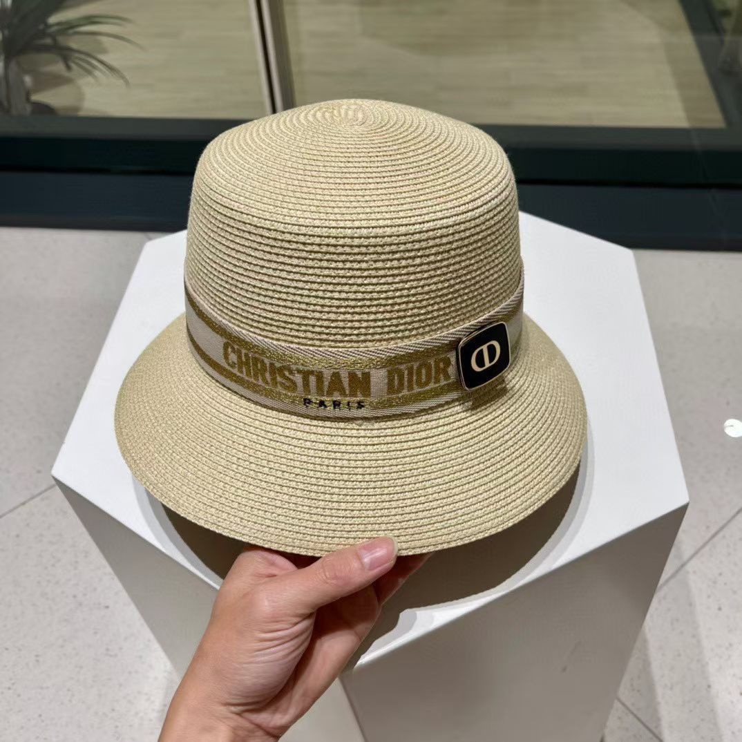 【DIOR迪奥】新款水桶草编遮阳草帽盆帽🤩沙滩风，简约大方，百搭单品～出街首选，新款帽型超美腻，新品上架