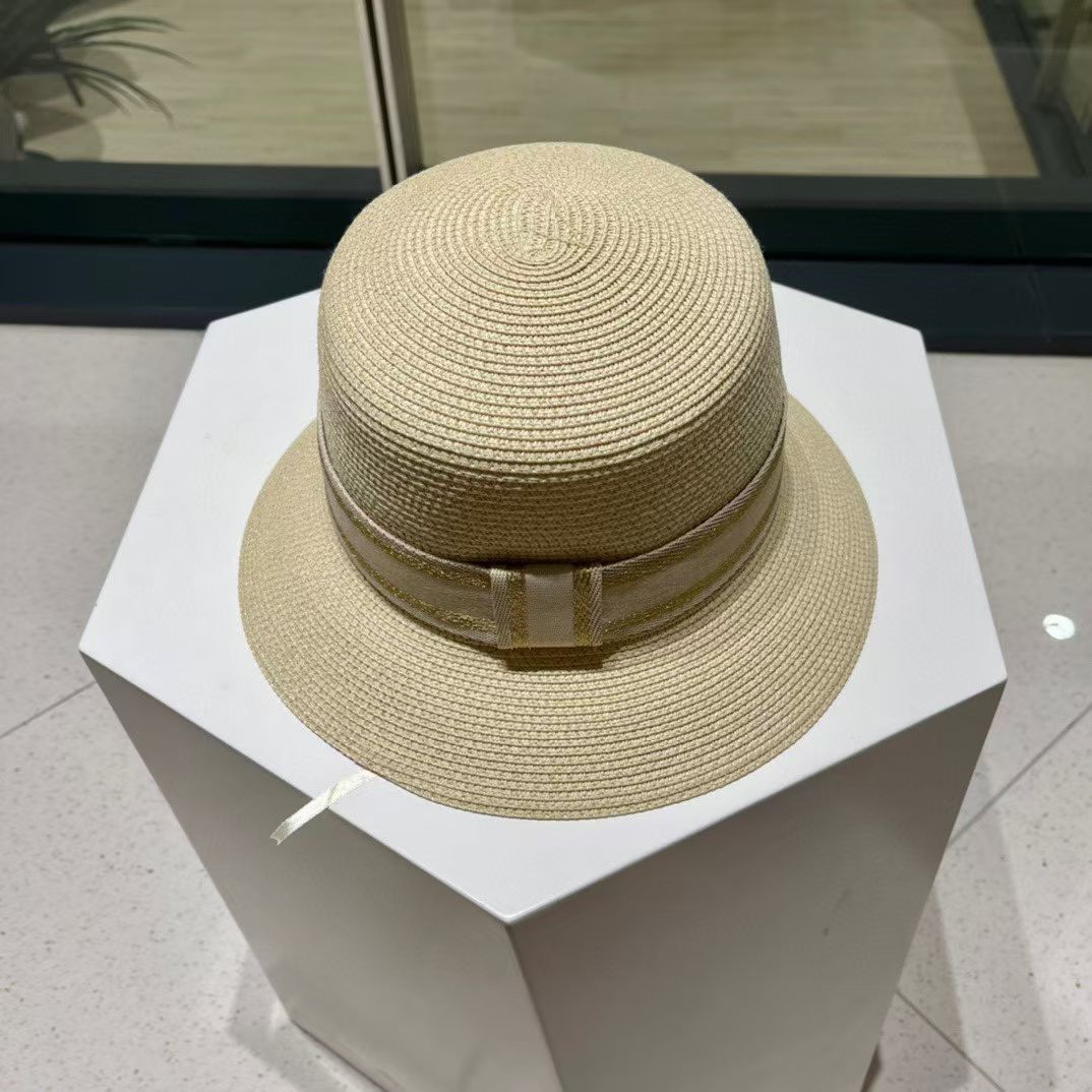【DIOR迪奥】新款水桶草编遮阳草帽盆帽🤩沙滩风，简约大方，百搭单品～出街首选，新款帽型超美腻，新品上架