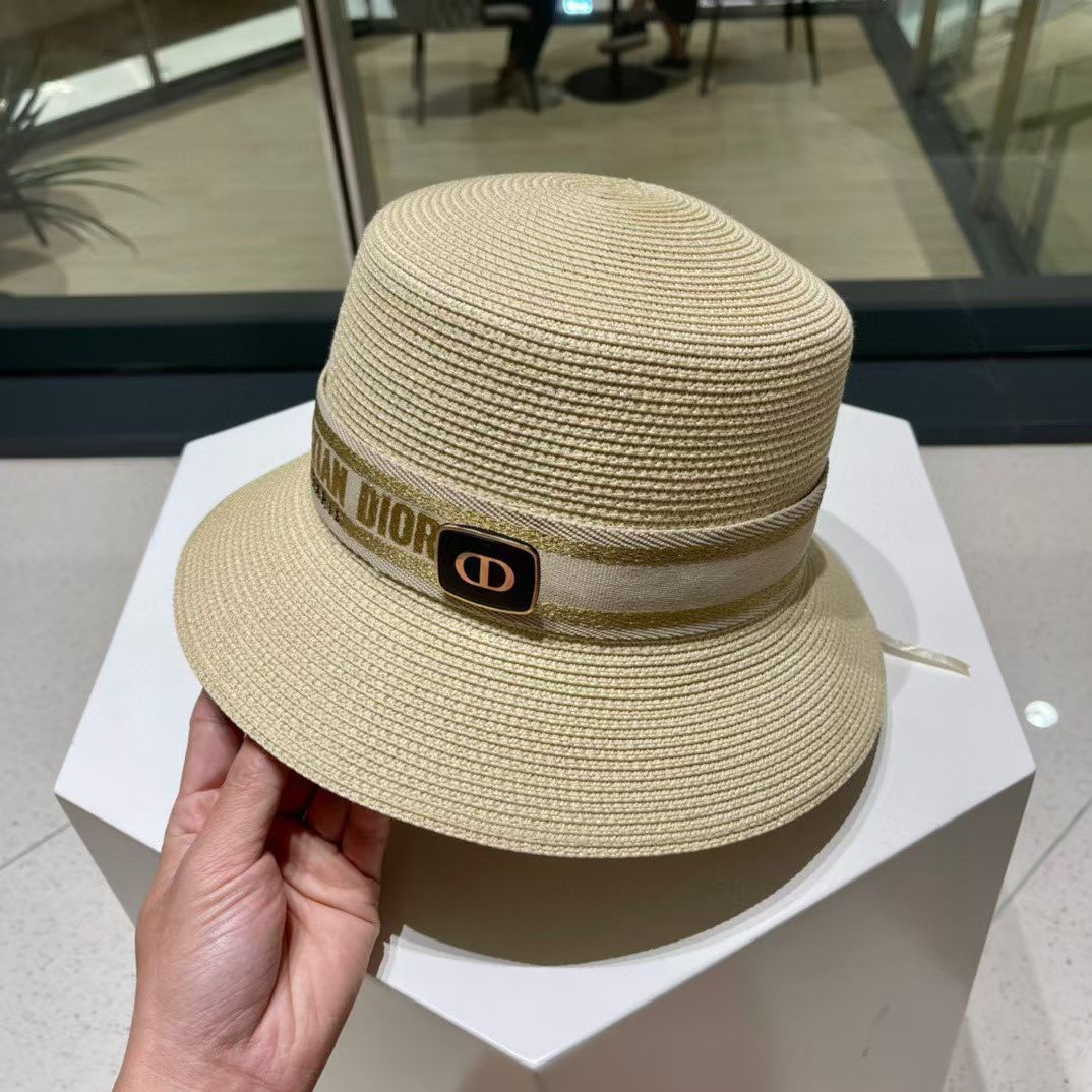 【DIOR迪奥】新款水桶草编遮阳草帽盆帽🤩沙滩风，简约大方，百搭单品～出街首选，新款帽型超美腻，新品上架
