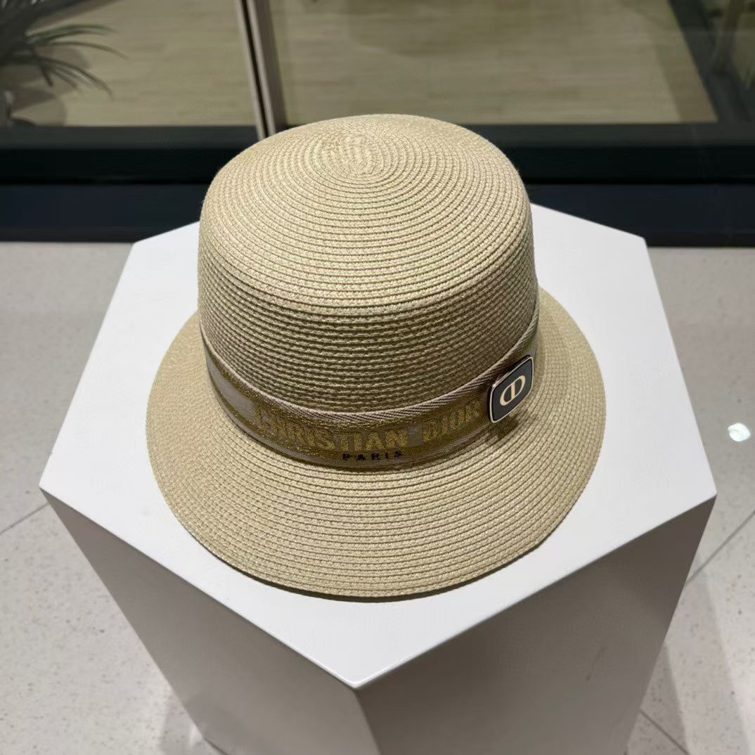 【DIOR迪奥】新款水桶草编遮阳草帽盆帽🤩沙滩风，简约大方，百搭单品～出街首选，新款帽型超美腻，新品上架