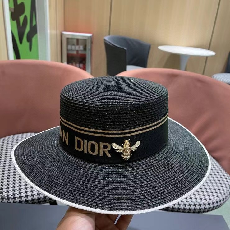 Dior迪奥平顶草帽，一顶超级有品位的草帽了~出街首选！帽型超美腻颜色妥妥，