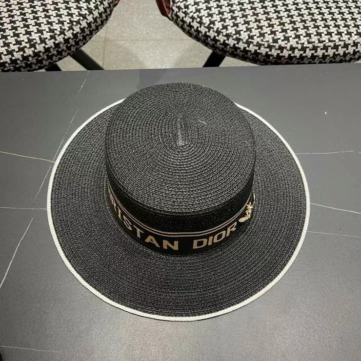 Dior迪奥平顶草帽，一顶超级有品位的草帽了~出街首选！帽型超美腻颜色妥妥，