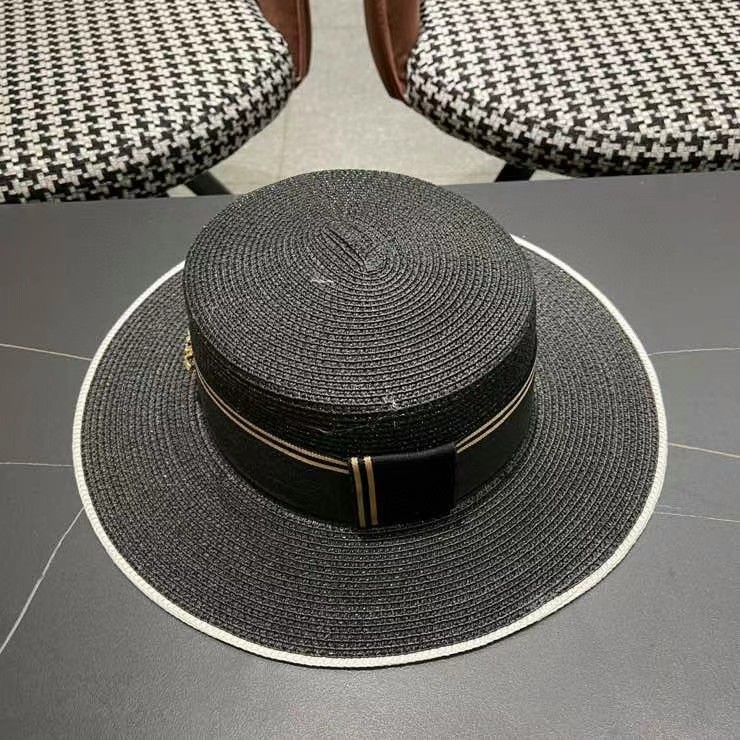 Dior迪奥平顶草帽，一顶超级有品位的草帽了~出街首选！帽型超美腻颜色妥妥，