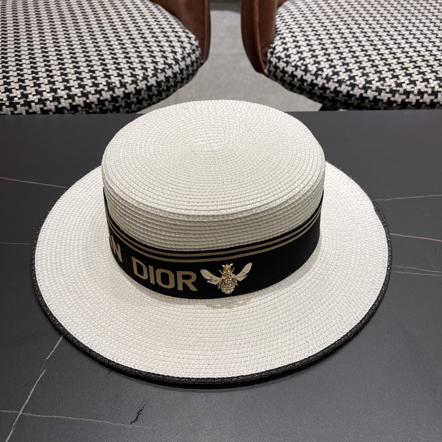 Dior迪奥平顶草帽，一顶超级有品位的草帽了~出街首选！帽型超美腻颜色妥妥，