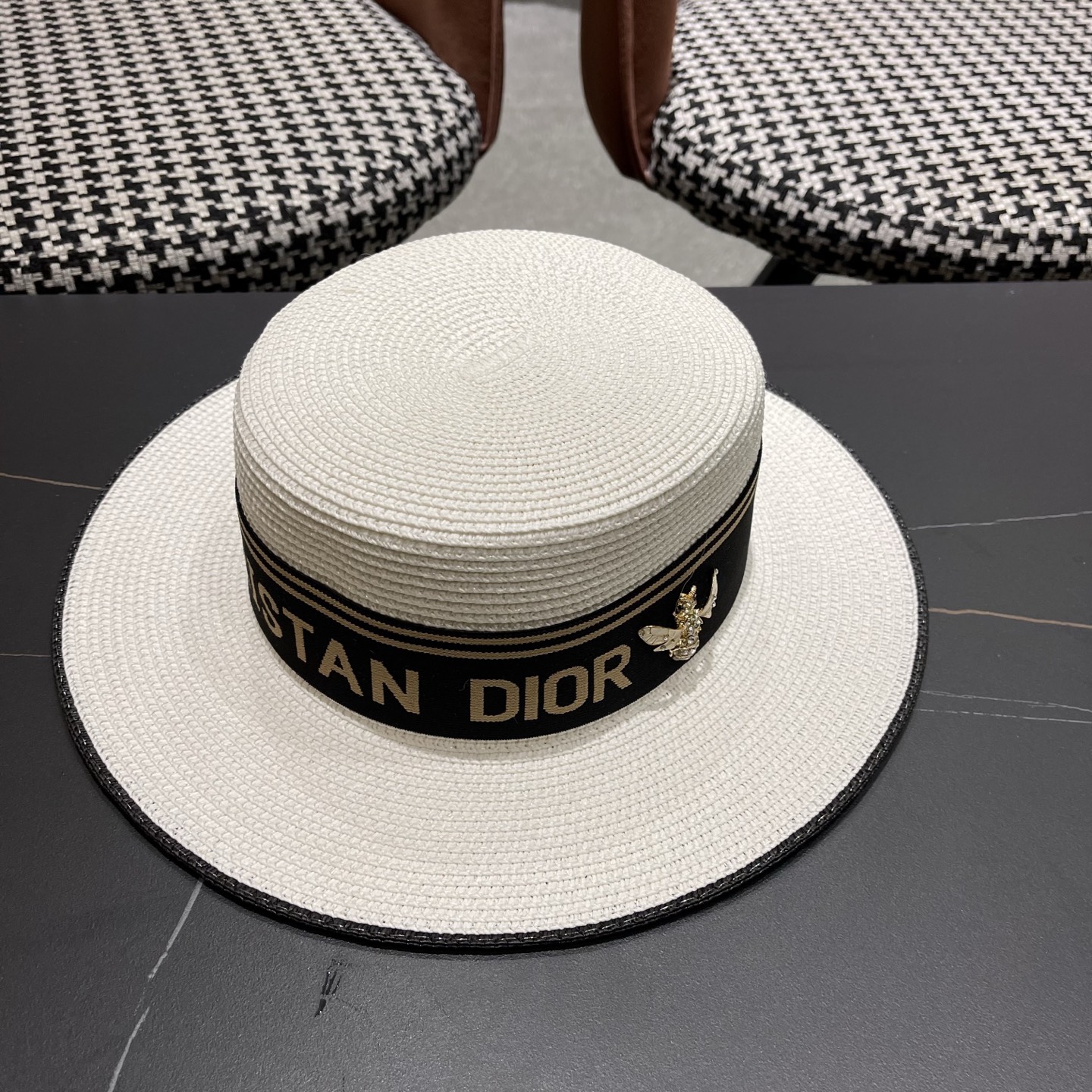 Dior迪奥平顶草帽，一顶超级有品位的草帽了~出街首选！帽型超美腻颜色妥妥，