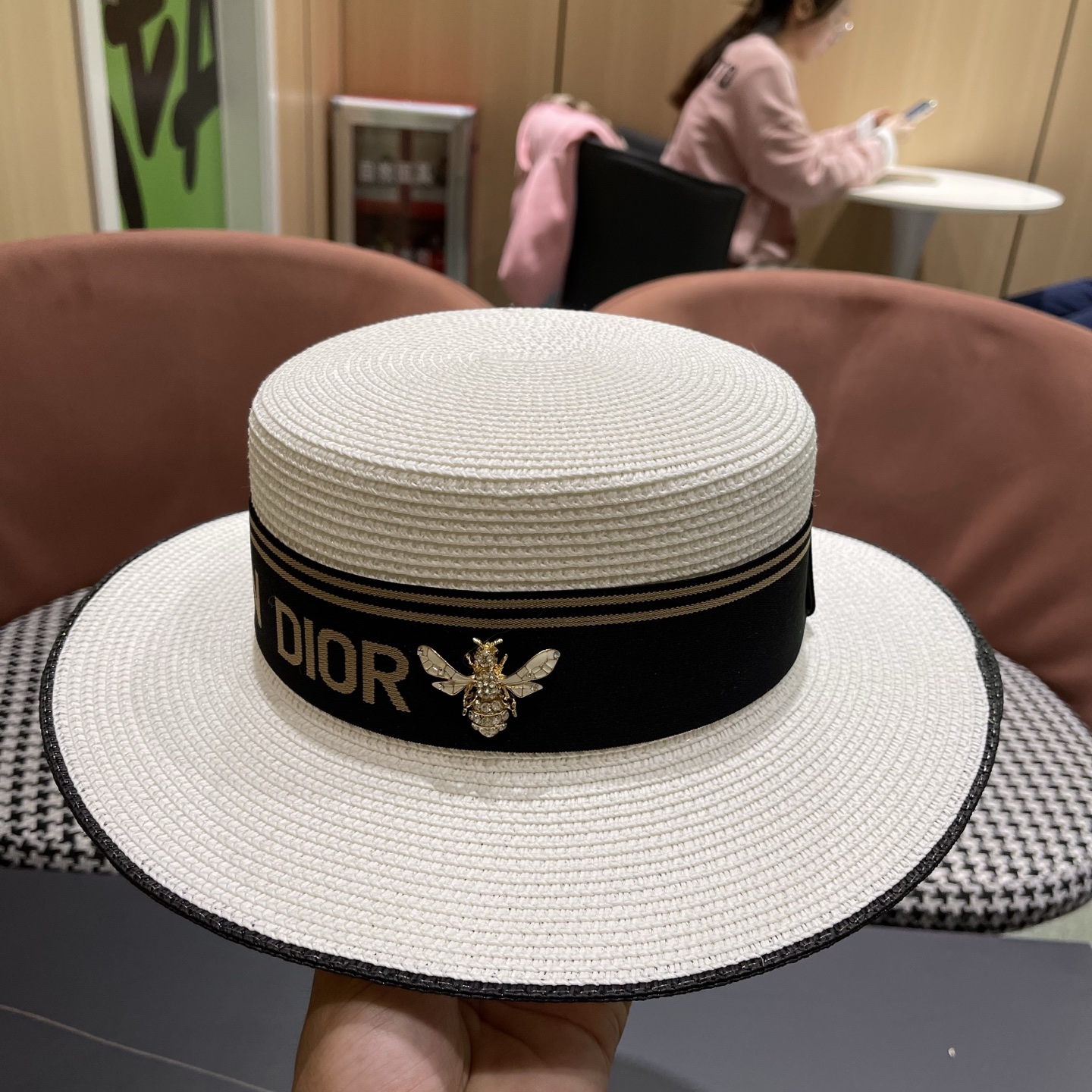 Dior迪奥平顶草帽，一顶超级有品位的草帽了~出街首选！帽型超美腻颜色妥妥，