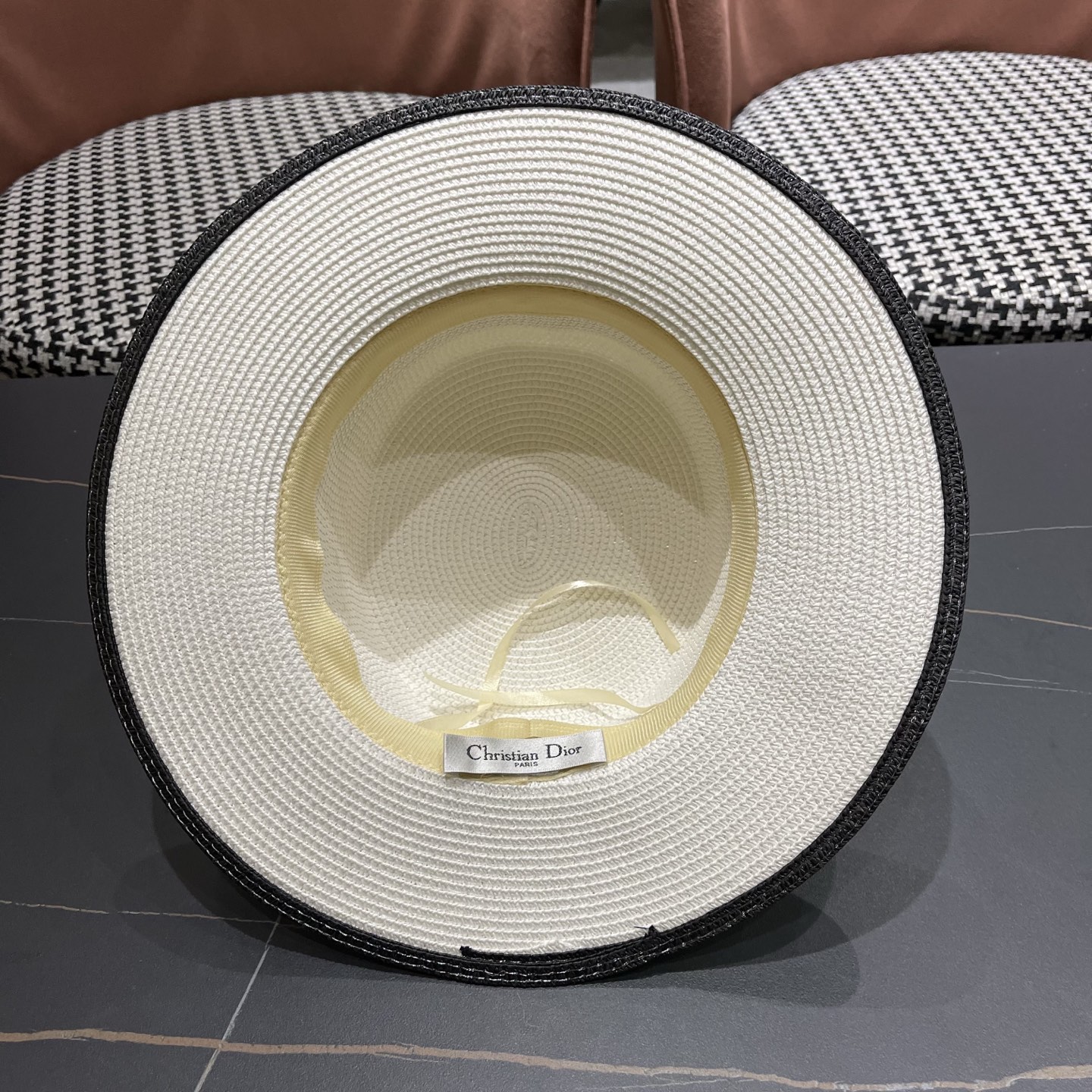 Dior迪奥平顶草帽，一顶超级有品位的草帽了~出街首选！帽型超美腻颜色妥妥，