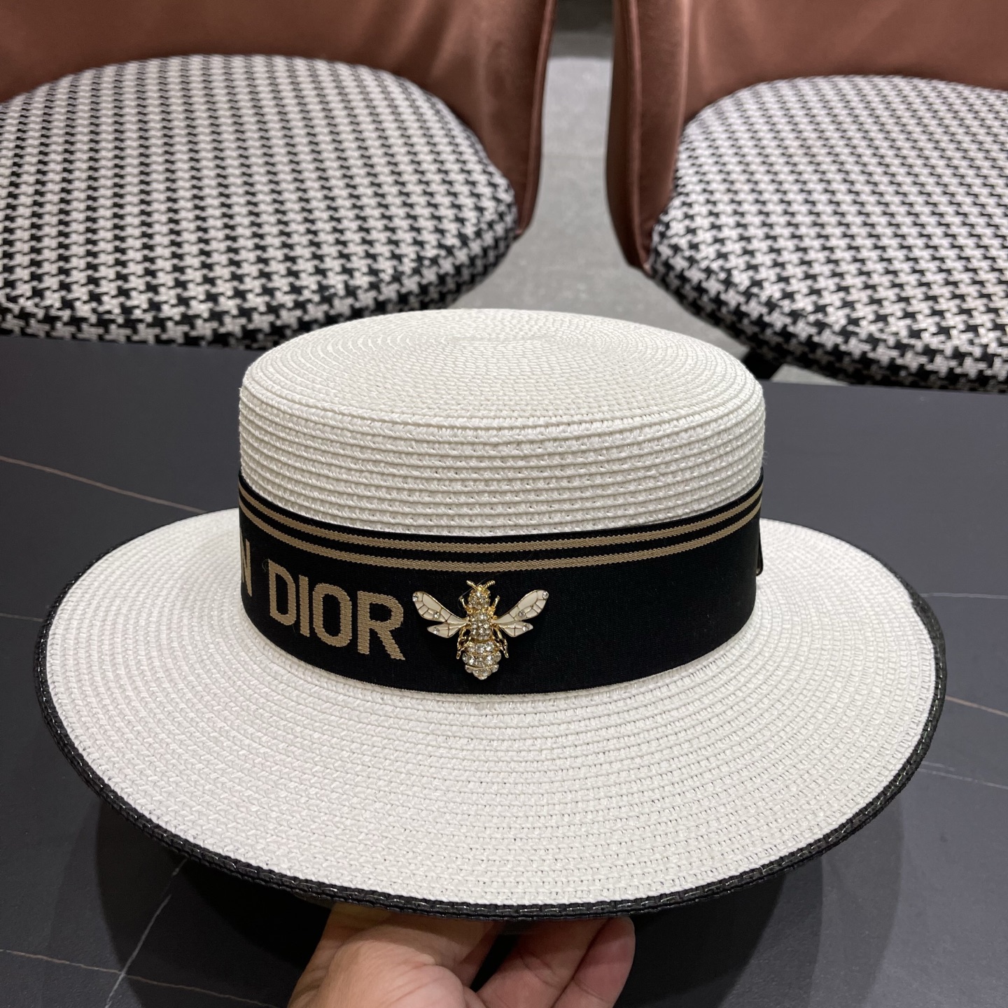 Dior迪奥平顶草帽，一顶超级有品位的草帽了~出街首选！帽型超美腻颜色妥妥，