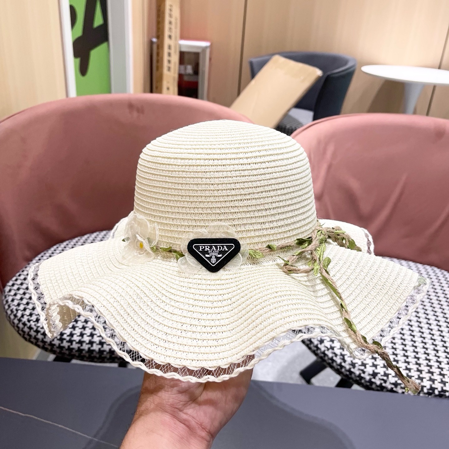 普拉达Prada 草帽女夏季新款蝴蝶结大帽檐遮阳防晒太阳帽海边度假风沙滩帽