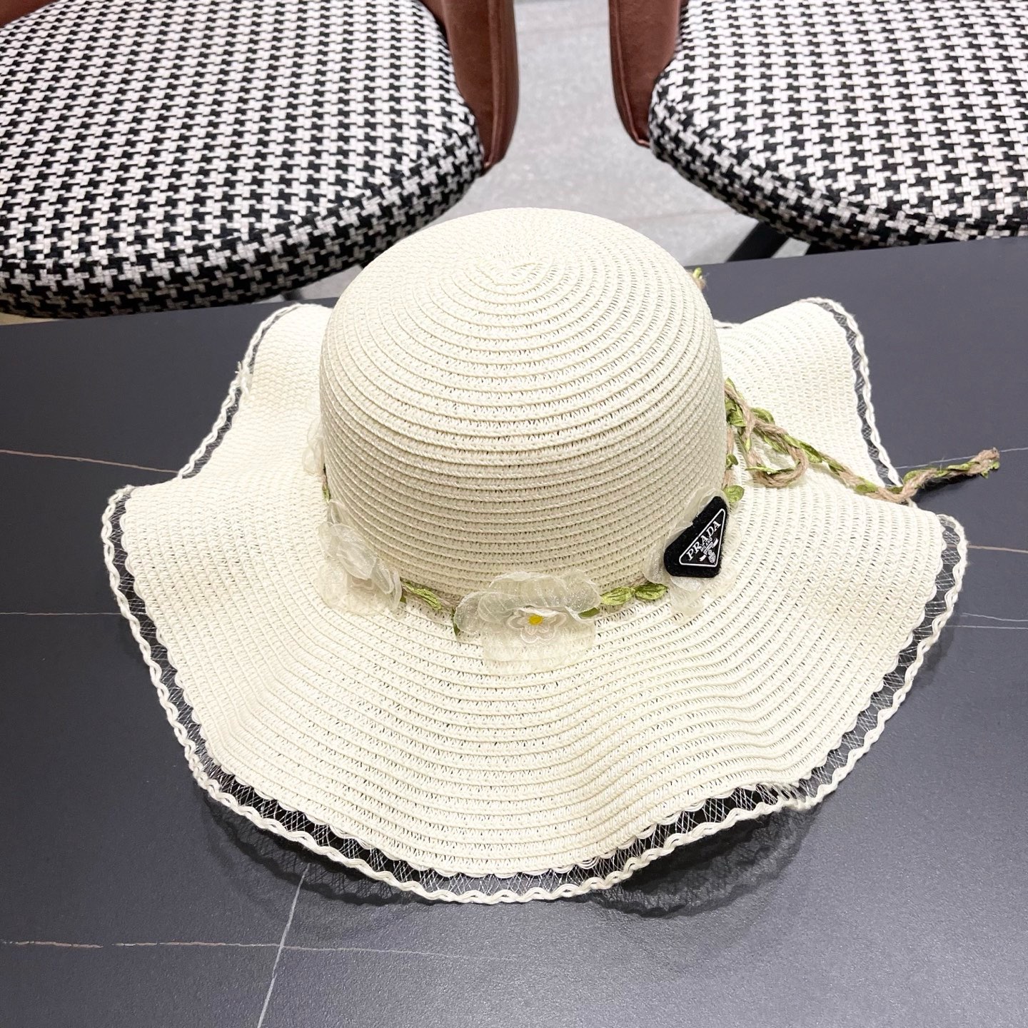 普拉达Prada 草帽女夏季新款蝴蝶结大帽檐遮阳防晒太阳帽海边度假风沙滩帽
