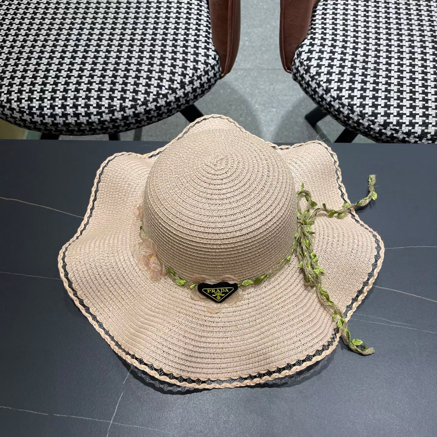 普拉达Prada 草帽女夏季新款蝴蝶结大帽檐遮阳防晒太阳帽海边度假风沙滩帽