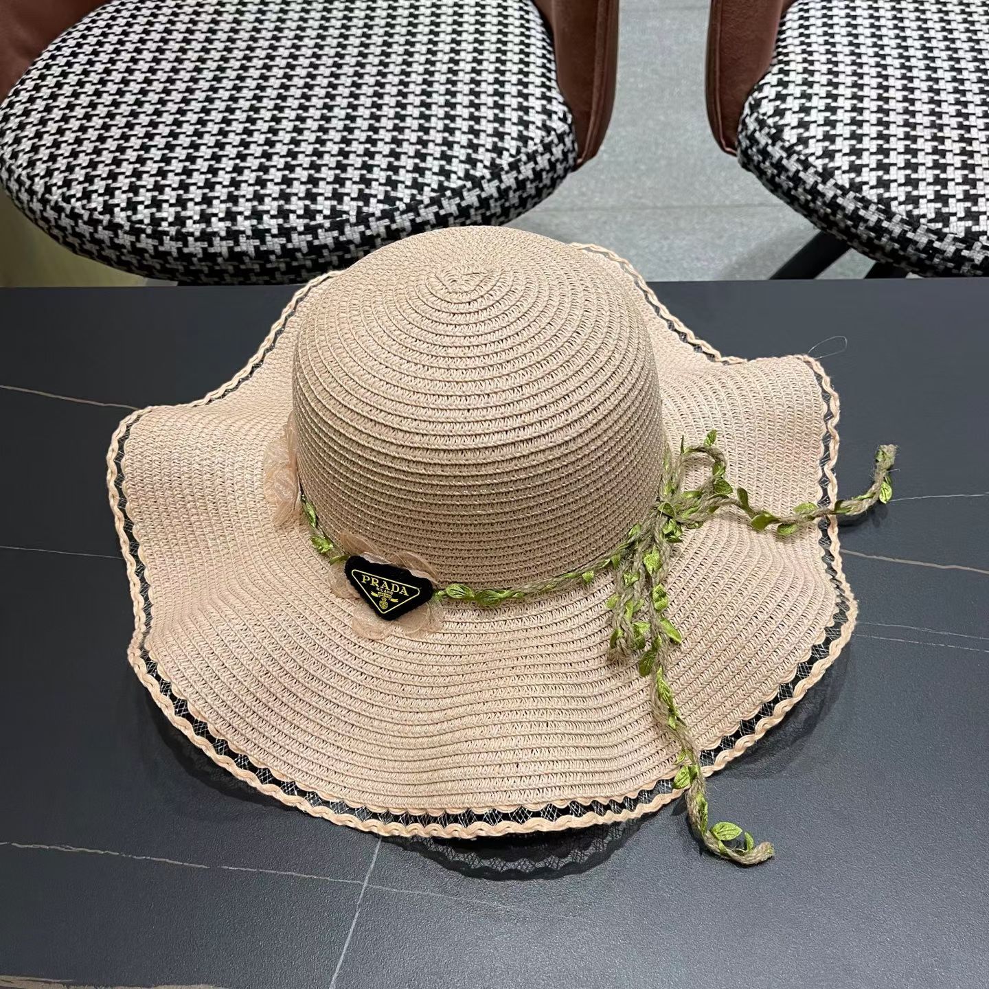 普拉达Prada 草帽女夏季新款蝴蝶结大帽檐遮阳防晒太阳帽海边度假风沙滩帽