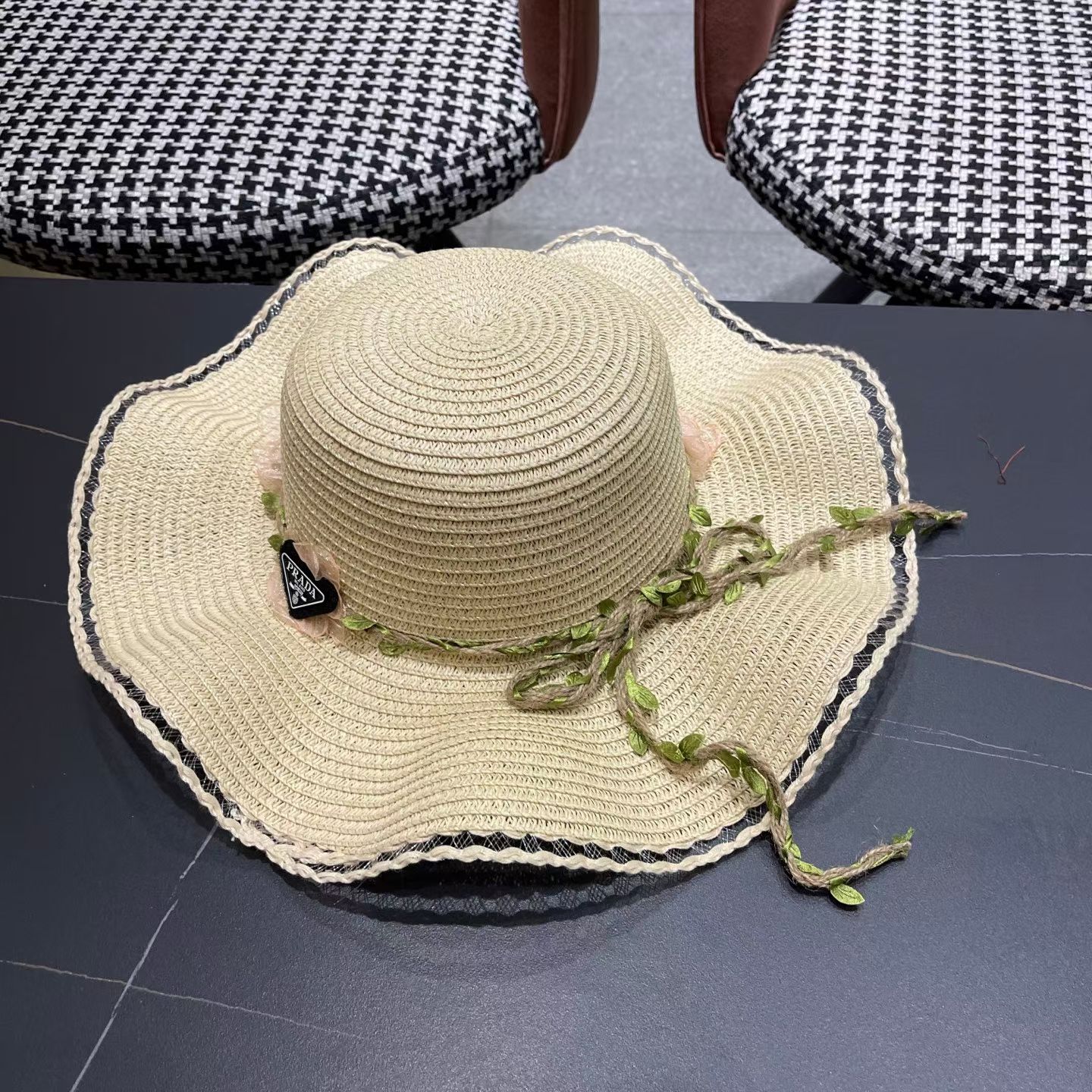 普拉达Prada 草帽女夏季新款蝴蝶结大帽檐遮阳防晒太阳帽海边度假风沙滩帽