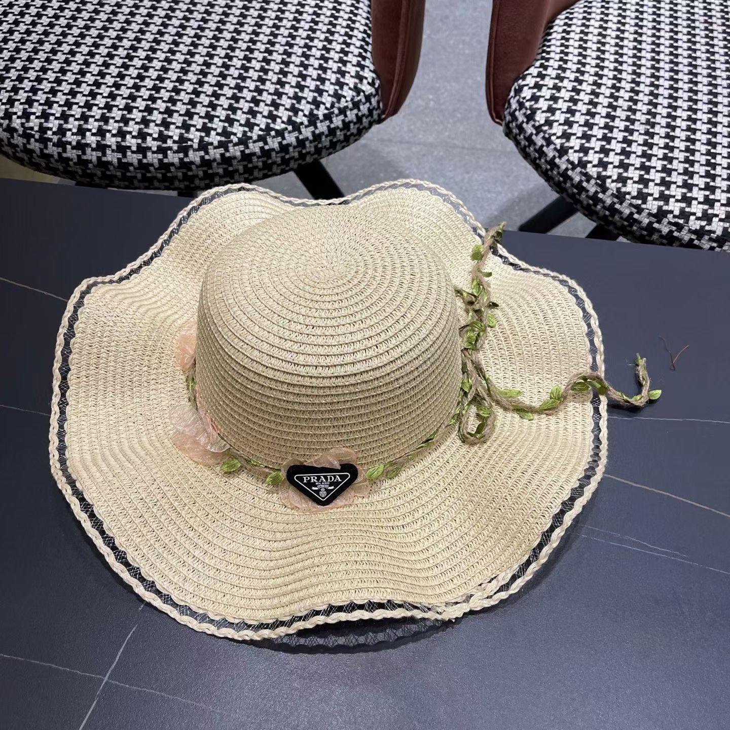 普拉达Prada 草帽女夏季新款蝴蝶结大帽檐遮阳防晒太阳帽海边度假风沙滩帽