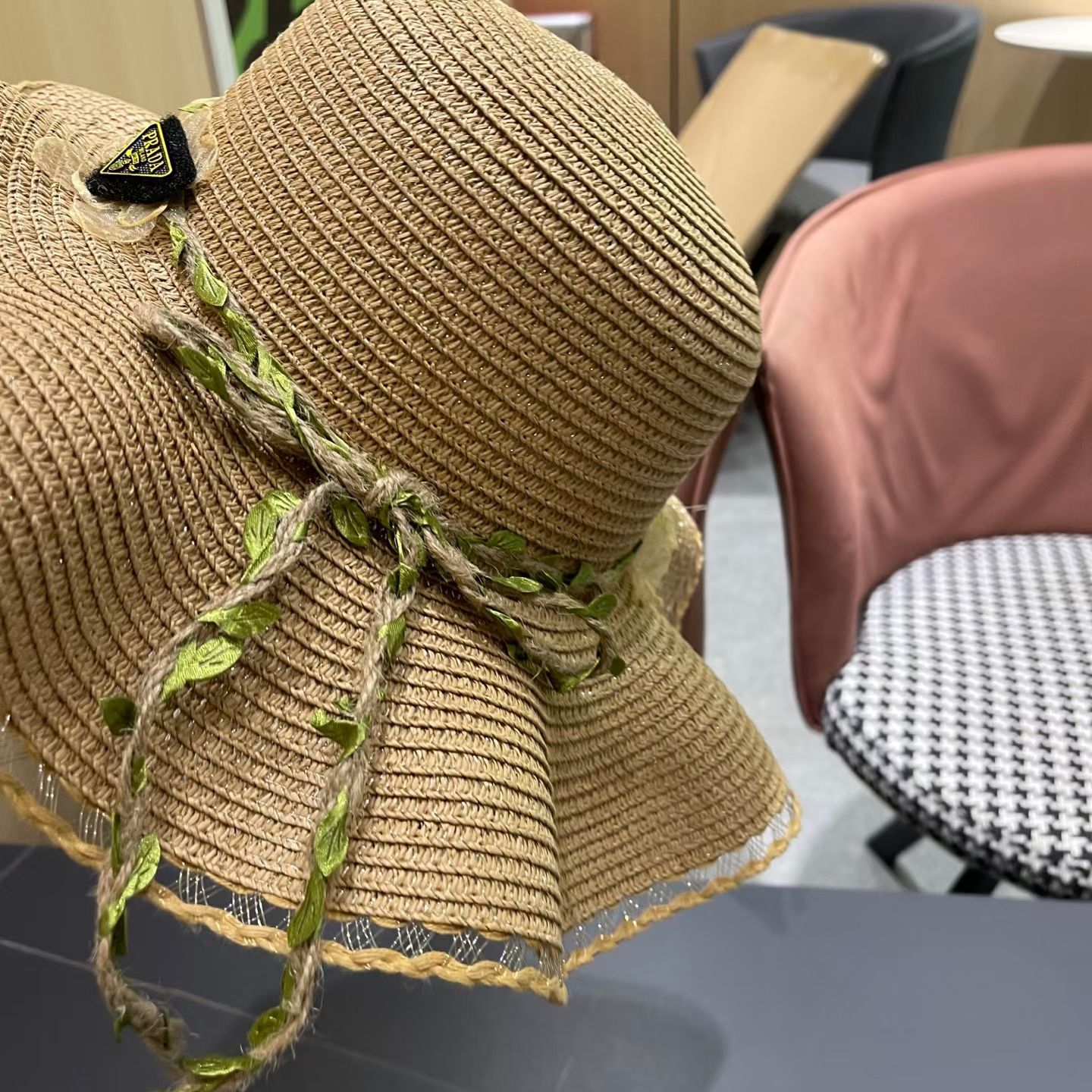 普拉达Prada 草帽女夏季新款蝴蝶结大帽檐遮阳防晒太阳帽海边度假风沙滩帽