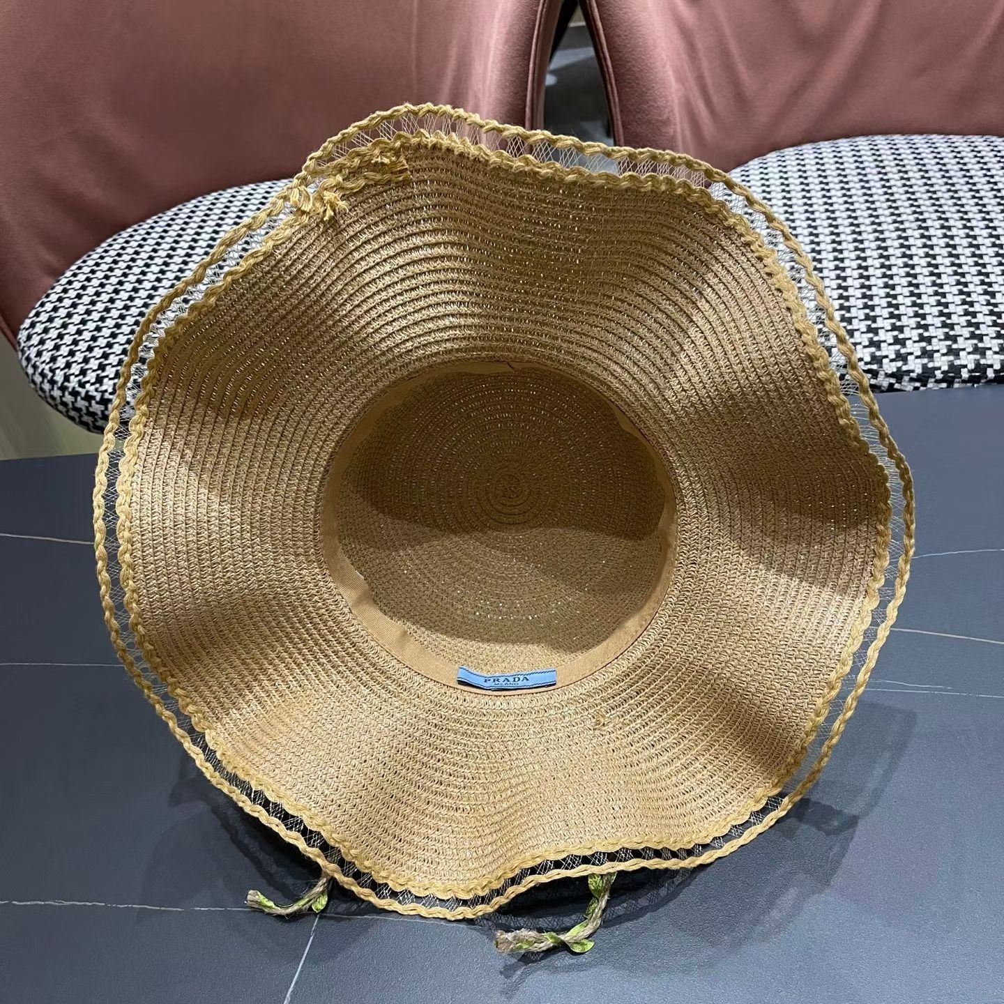 普拉达Prada 草帽女夏季新款蝴蝶结大帽檐遮阳防晒太阳帽海边度假风沙滩帽