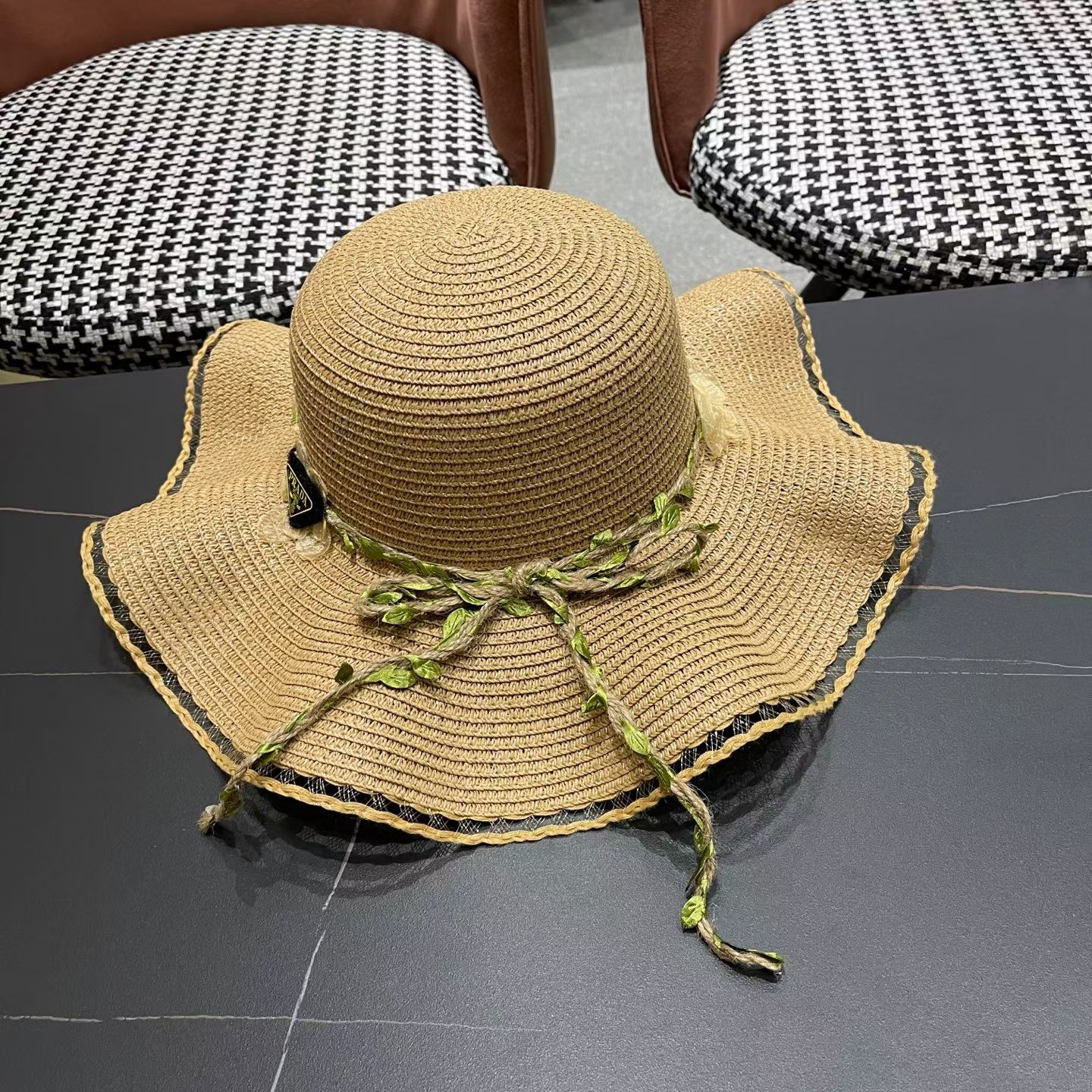 普拉达Prada 草帽女夏季新款蝴蝶结大帽檐遮阳防晒太阳帽海边度假风沙滩帽