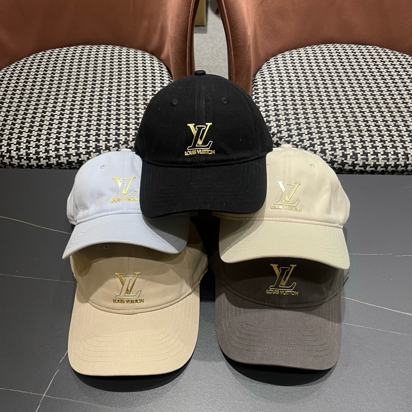 。🧢路易威登lv棒球帽 LouisVuitton😍新款重工打造♥️高端大气，百搭款🤗男女通用！